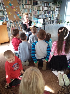 Przedszkolaki z Guźlina z wizytą w Bibliotece 2018_10