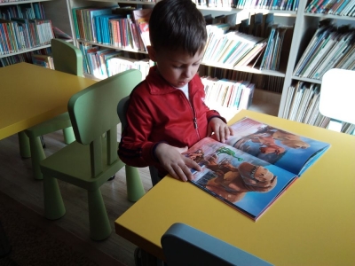 Przedszkolaki z Guźlina z wizytą w Bibliotece 2018_20